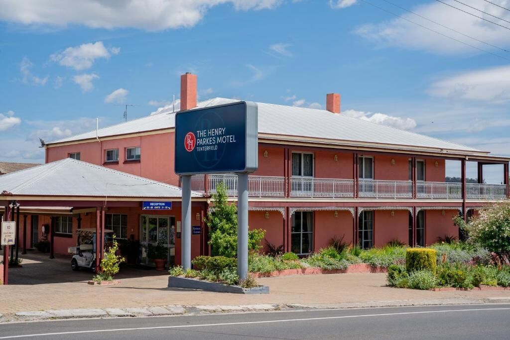 A two-story building with a sign for The Henry Parkes Motel in Tenterfield.