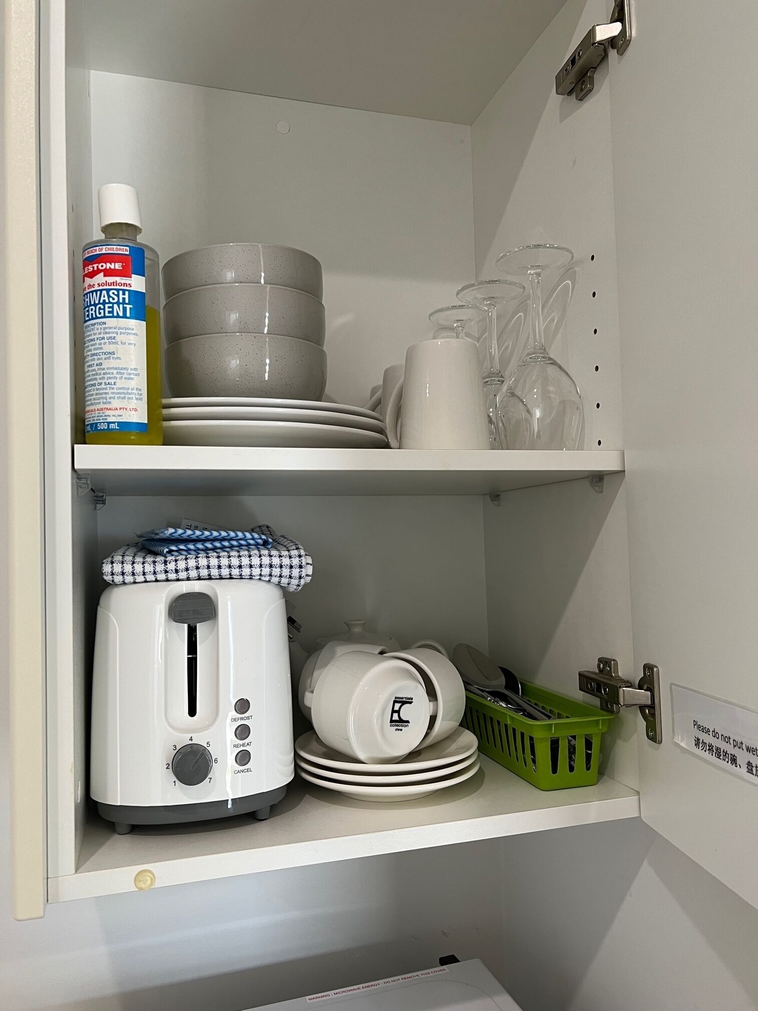 standard twin room | individually furnished, desk, blackout curtains, iron/ironing board