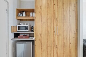 Superior Room, Non Smoking (1 Queen Bed & 1 Single Bed) | Private kitchenette | Espresso maker, coffee/tea maker, microwave, electric kettle