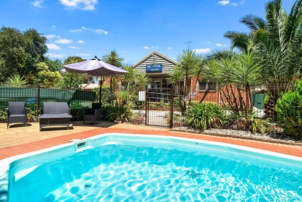 Outdoor pool - Comfort Inn Coach & Bushmans (Seymour)