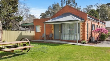 Apartamento, 2 quartos | Camas com colchões pillow-top, escrivaninha