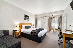 Soundproofing, iron/ironing board, free WiFi, bed sheets - Comfort Inn Coach & Bushmans (Seymour)