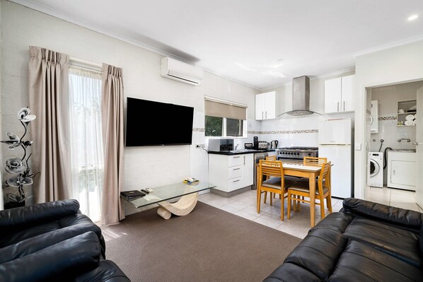 Standard Room, Berbilang Katil, Non Smoking | Kalis bunyi, seterika/papan seterika, Wi-fi percuma, cadar katil 