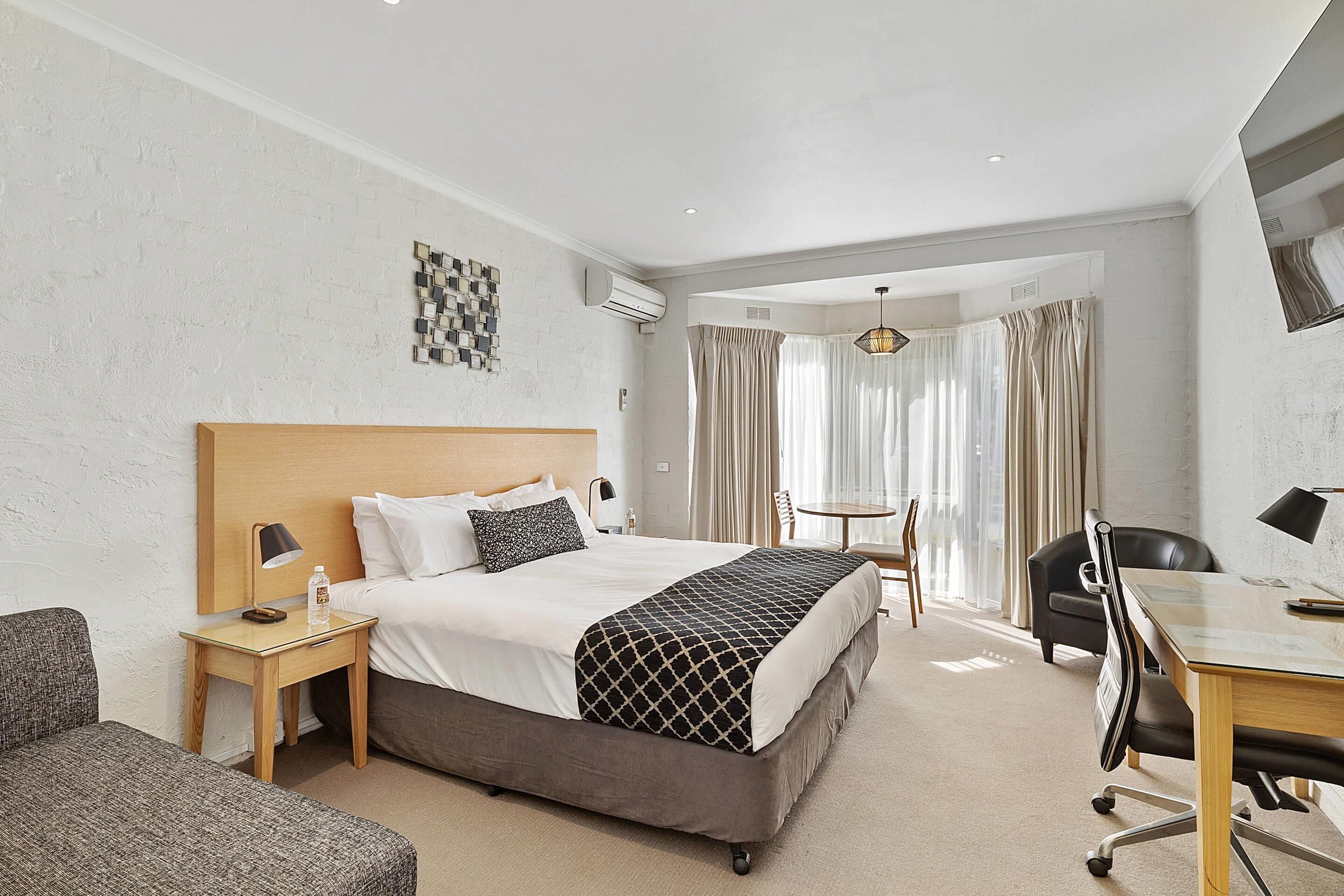 Room, 1 King Bed, Non Smoking (Upgrade)