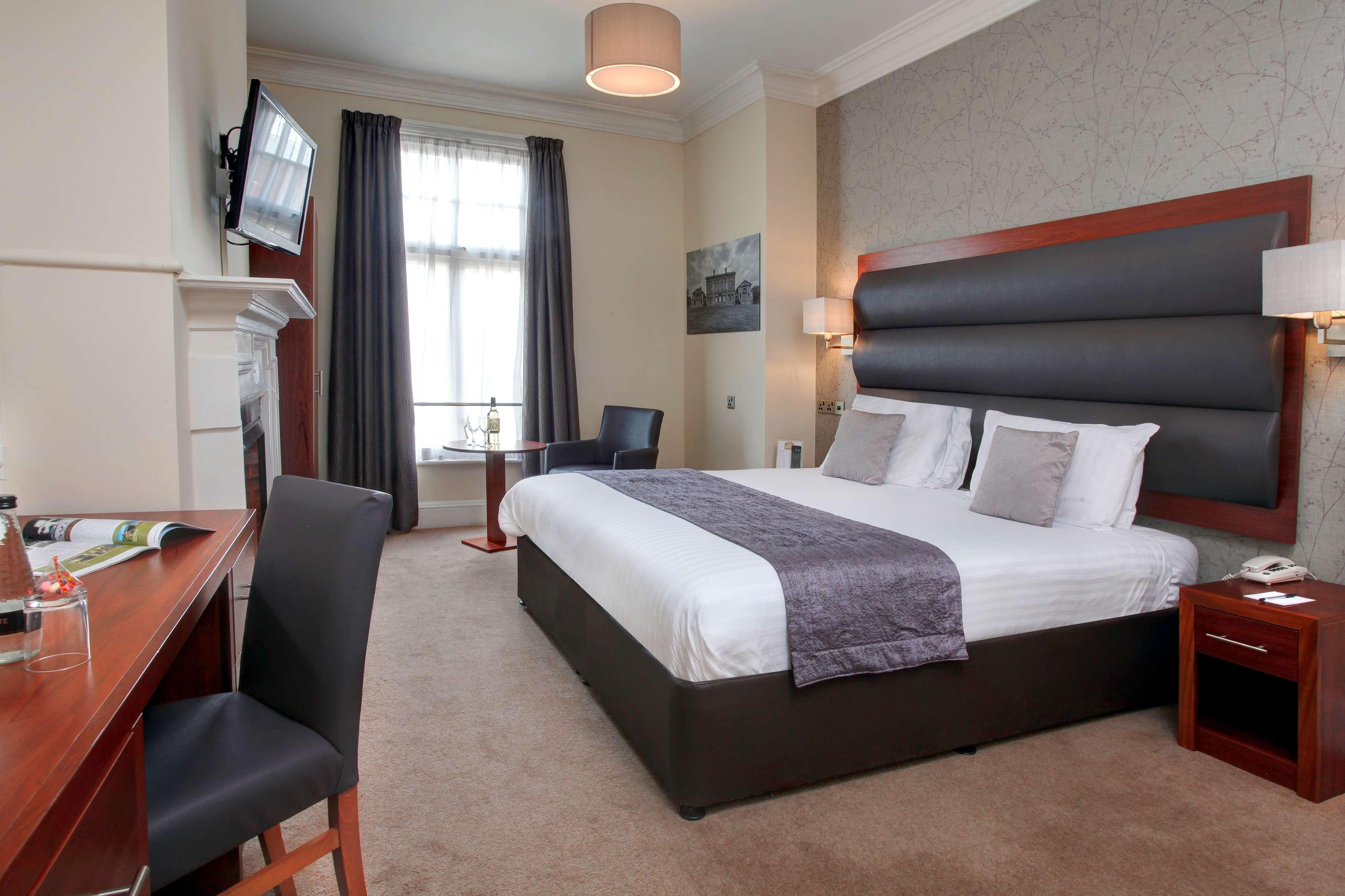 Premium bedding, in-room safe, desk, iron/ironing board