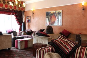 Interior - Lion Hotel (Worksop)