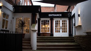 Unclassified image, 5 of 106, button - Lion Hotel (Worksop)