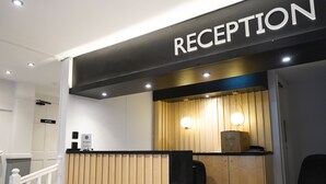 Unclassified image, 4 of 106, button - Lion Hotel (Worksop)