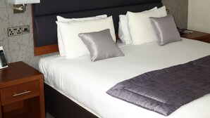 Unclassified image, 2 of 106, button - Lion Hotel (Worksop)