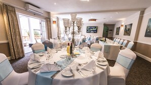 Unclassified image, 3 of 106, button - Lion Hotel (Worksop)