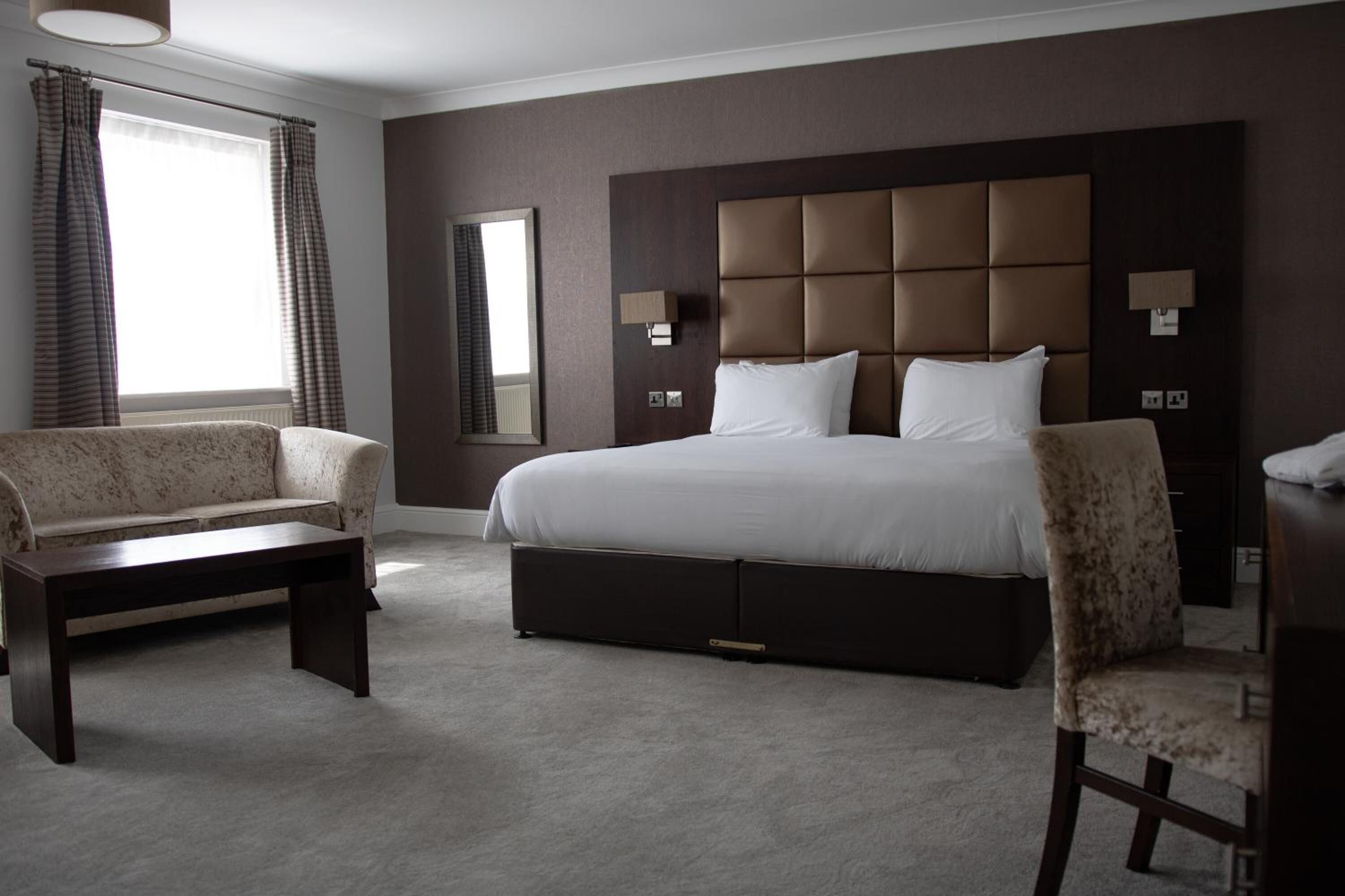 Premium bedding, in-room safe, desk, iron/ironing board