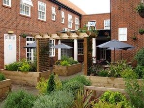 Terrace/patio - Lion Hotel (Worksop)