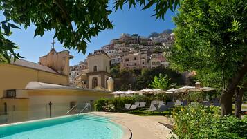 Outdoor pool, pool loungers