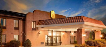 Super 8 by Wyndham Metropolis