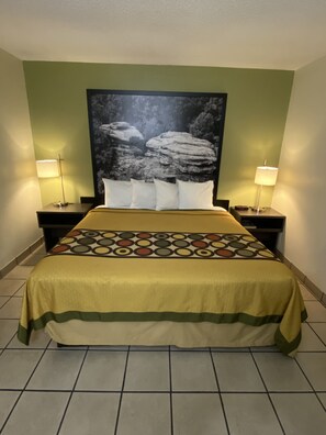 Studio Suite, 1 King Bed, Smoking - Super 8 by Wyndham Metropolis (Metropolis)