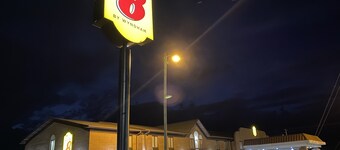 Super 8 by Wyndham Metropolis