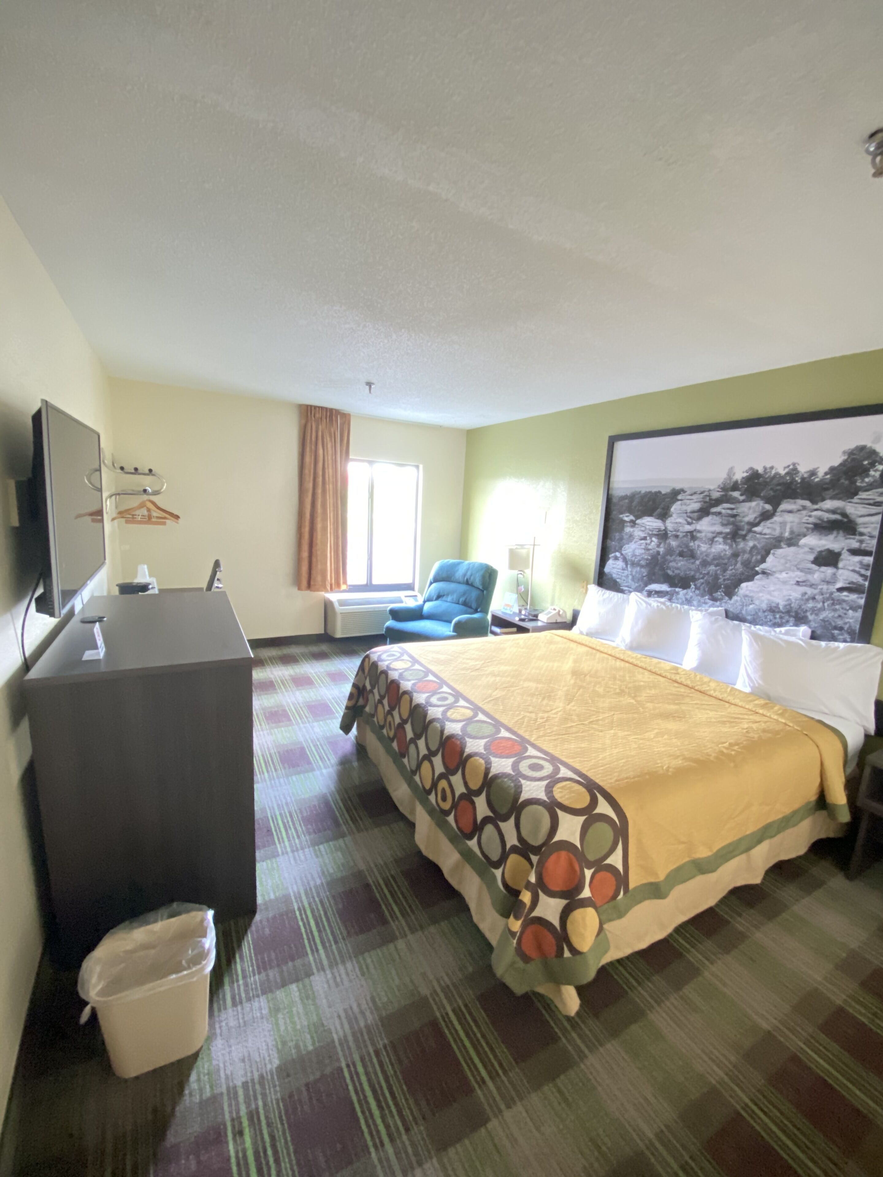 办公桌、遮光窗帘、免费婴儿床、免费 WiFi