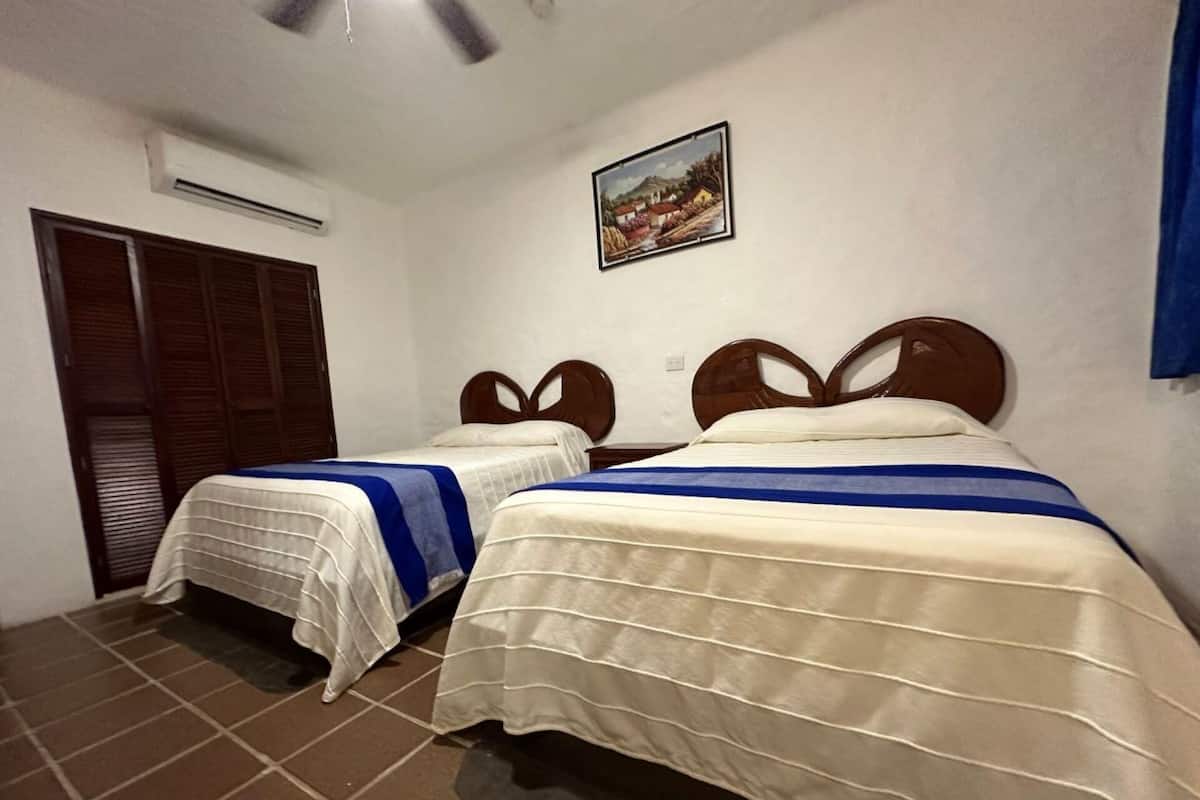 1 dormitori, roba de llit d'alta qualitat i cortines opaques