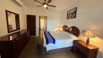 Suite Deluxe, 1 habitación, cocineta | Ropa de cama de alta calidad y cortinas blackout
