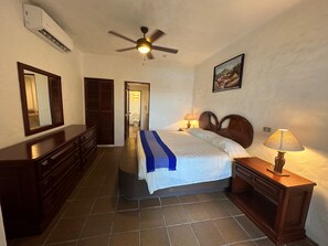 Deluxe-Suite, 1 Schlafzimmer, Kochnische | Hochwertige Bettwaren, Verdunkelungsvorhänge, Bügeleisen/Bügelbrett