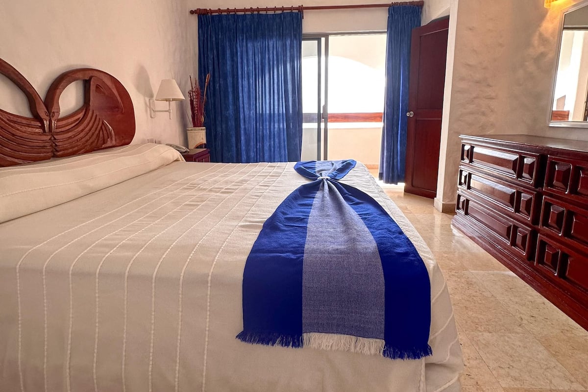 1 dormitori, roba de llit d'alta qualitat i cortines opaques