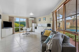 Balcony Bayview | Private kitchen | Fridge, microwave, coffee/tea maker, electric kettle