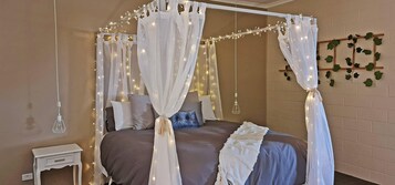 Apartamento, 1 habitación, no fumadores (1 King Bed) | Cortinas opacas y sistema de insonorización