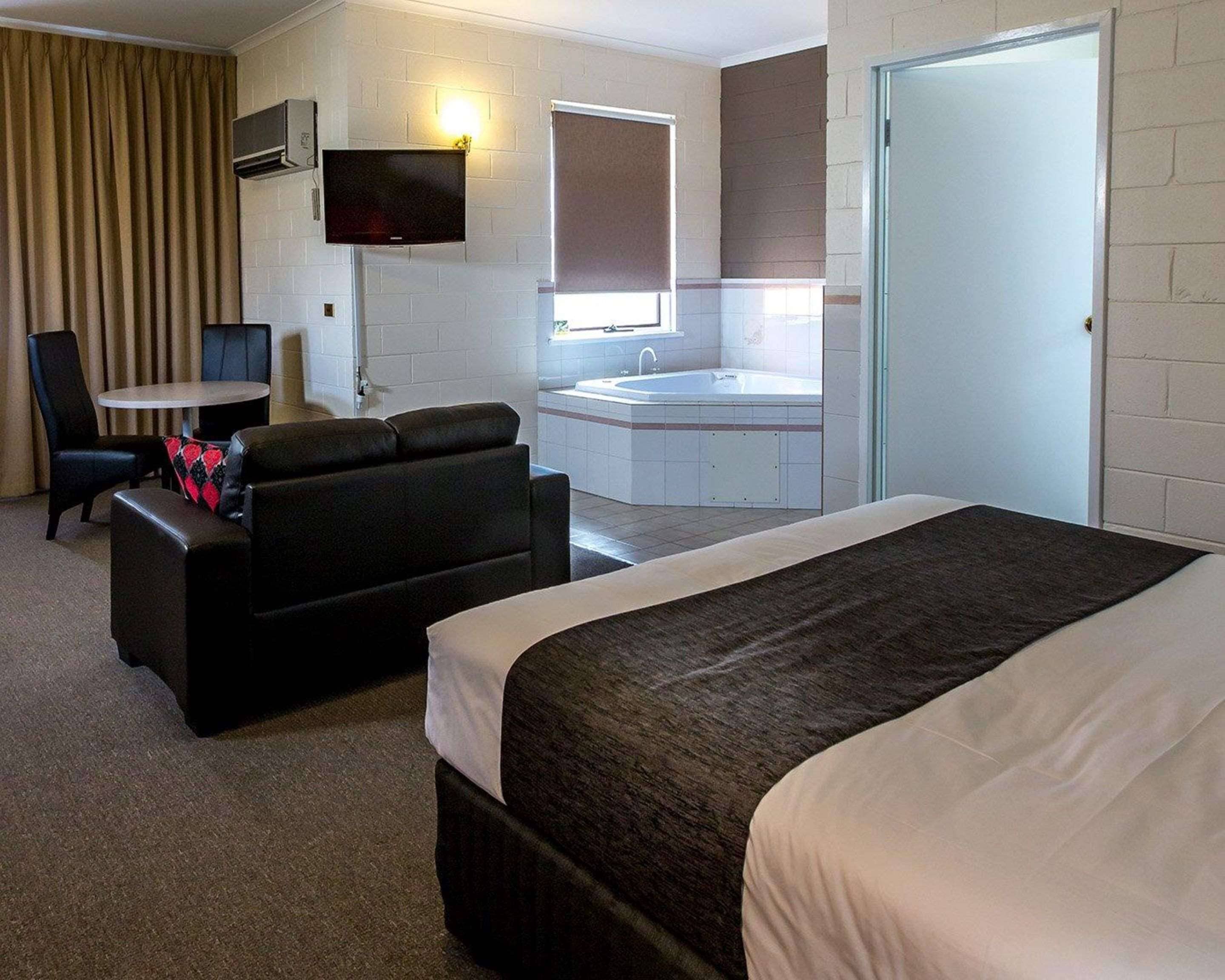 king spa room | blackout curtains, soundproofing, iron/ironing board, free wifi