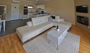 Apartment, 1 Bedroom, Non Smoking (1 King Bed) | Blackout drapes, soundproofing, iron/ironing board, free WiFi