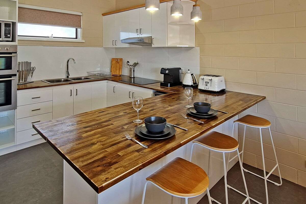 apartment, 1 bedroom, non smoking (1 king bed) | blackout curtains, soundproofing, iron/ironing board, free wifi