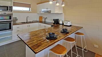 Appartement, 1 slaapkamer, niet-roken (1 King Bed) | Verduisterende gordijnen, geluiddichte muren