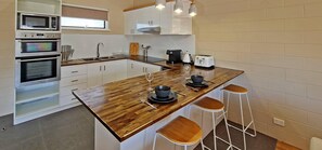 Blackout curtains, soundproofing, iron/ironing board, free WiFi - Comfort Inn & Suites King Avenue (Sale)