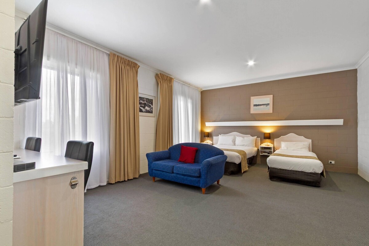 Standard Suite (1 Queen Bed & 1 Twin Bed) | Blackout drapes, soundproofing, iron/ironing board, WiFi (free)