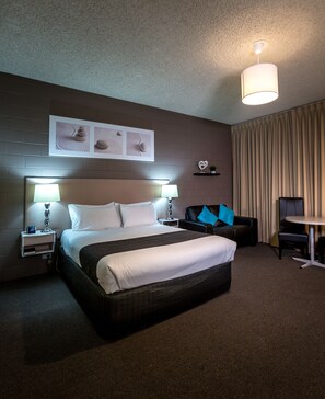 Deluxe Queen Suite