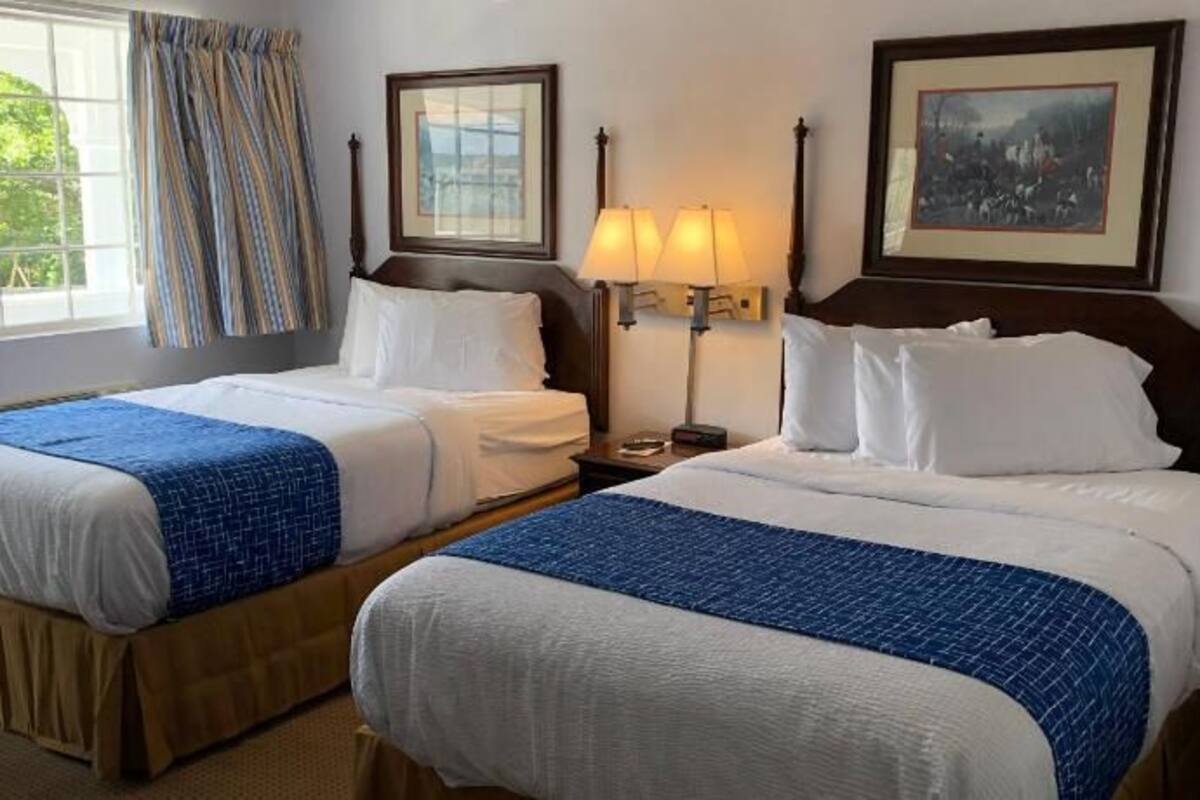 Desk, iron/ironing board, rollaway beds, free WiFi