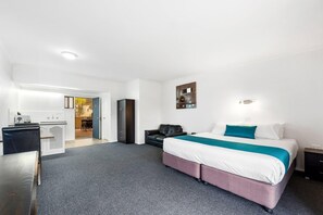 Iron/ironing board, free WiFi, bed sheets - Comfort Inn & Suites Riverland (Barmera)