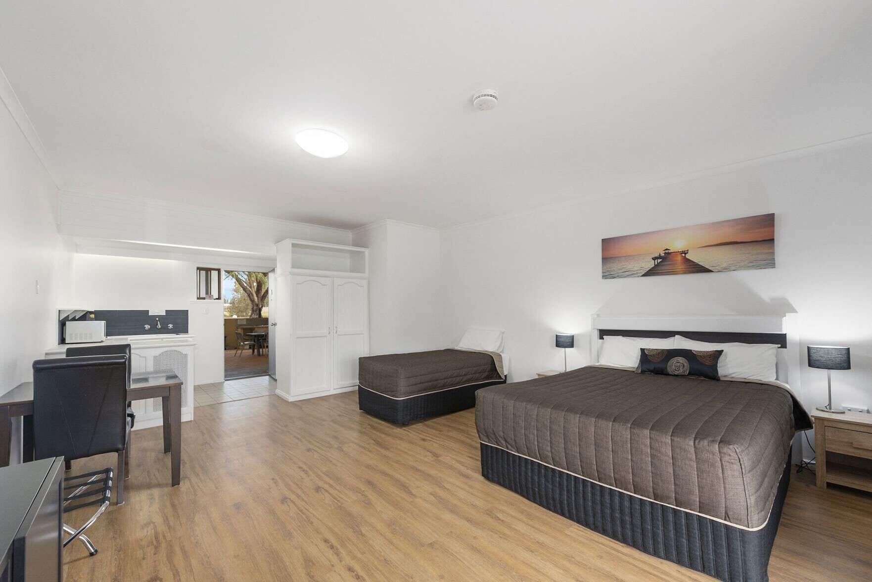 Iron/ironing board, free WiFi, bed sheets
