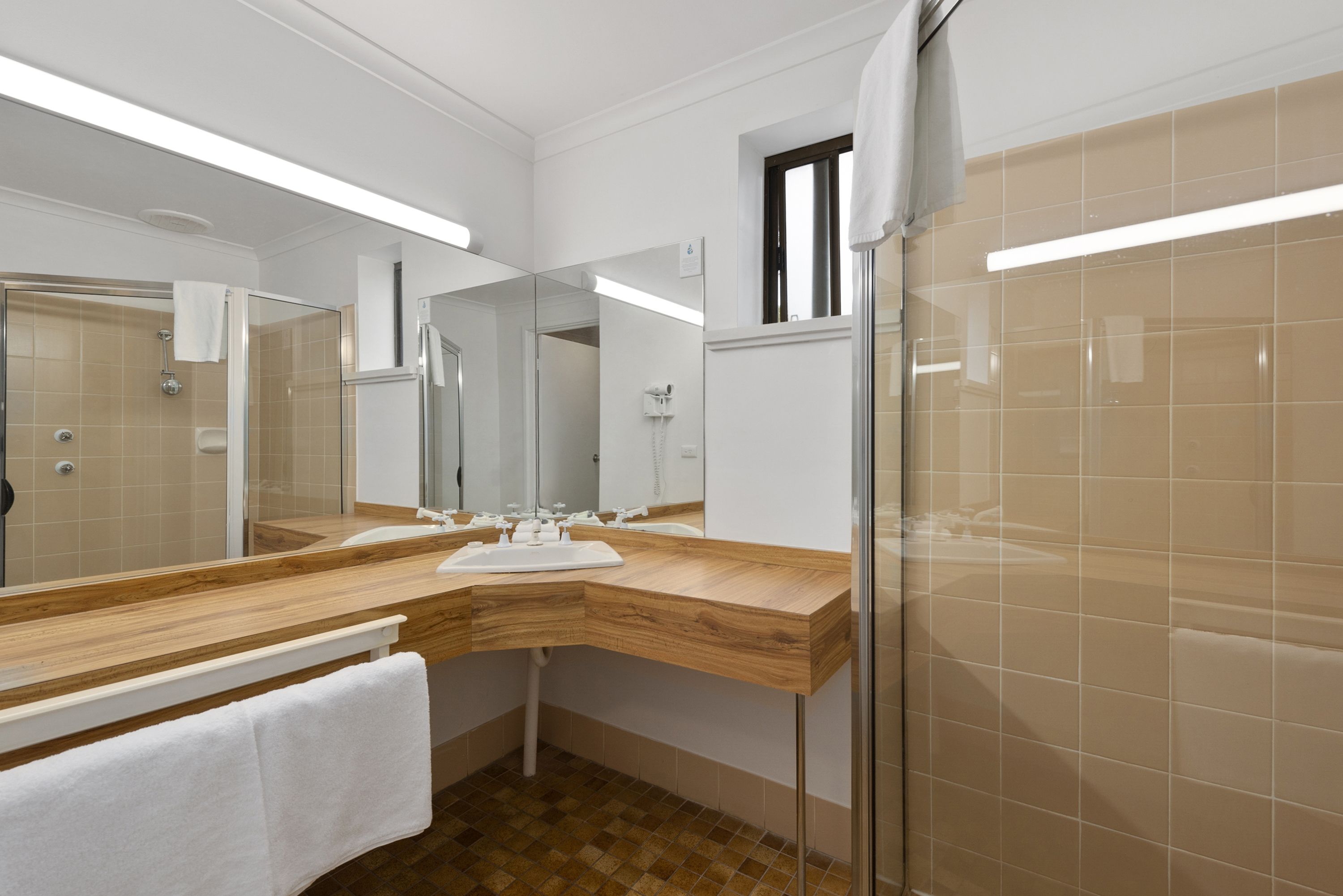 standard room, 1 bedroom, non smoking (unit) | bathroom | shower, eco-friendly toiletries, hair dryer, towels