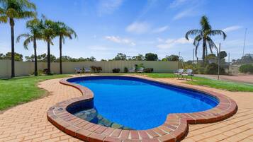 Kolam renang outdoor