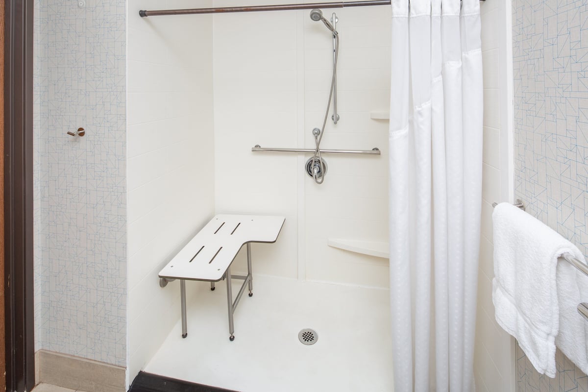Standard Room, 2 Queen Beds, Accessible (Communications Accessible)