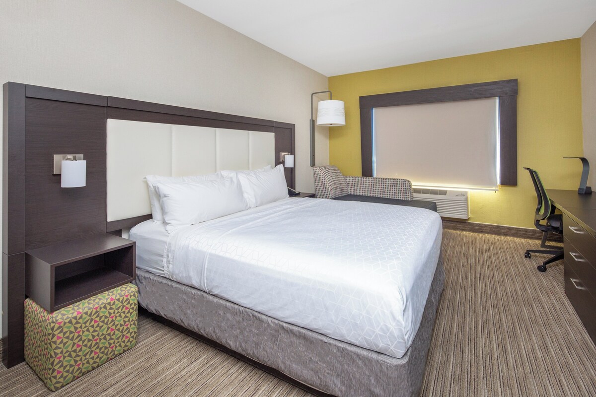 Standard Room, 1 King Bed