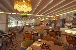 6 restaurants, breakfast, lunch, dinner served; international cuisine 
