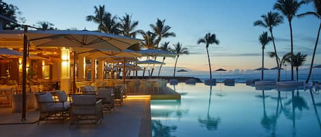 6 restaurants, breakfast, lunch, dinner served; international cuisine