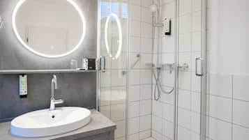 Comfort-Einzelzimmer | Badezimmer | Hausschuhe