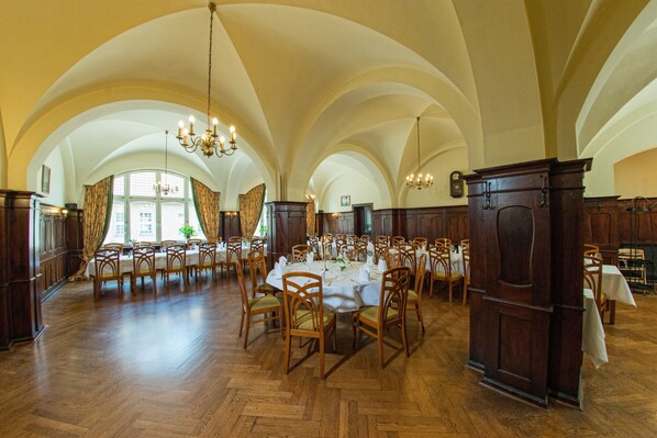 Tägliches Frühstücksbuffet gegen Gebühr