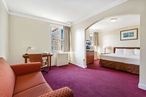 Een kluis op de kamer, een laptopwerkplek, gratis babybedden