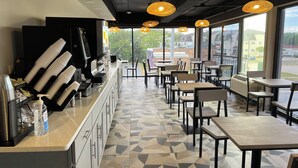 Free daily continental breakfast - Red Roof Inn PLUS+ & Suites Virginia Beach – Seaside (Virginia Beach)