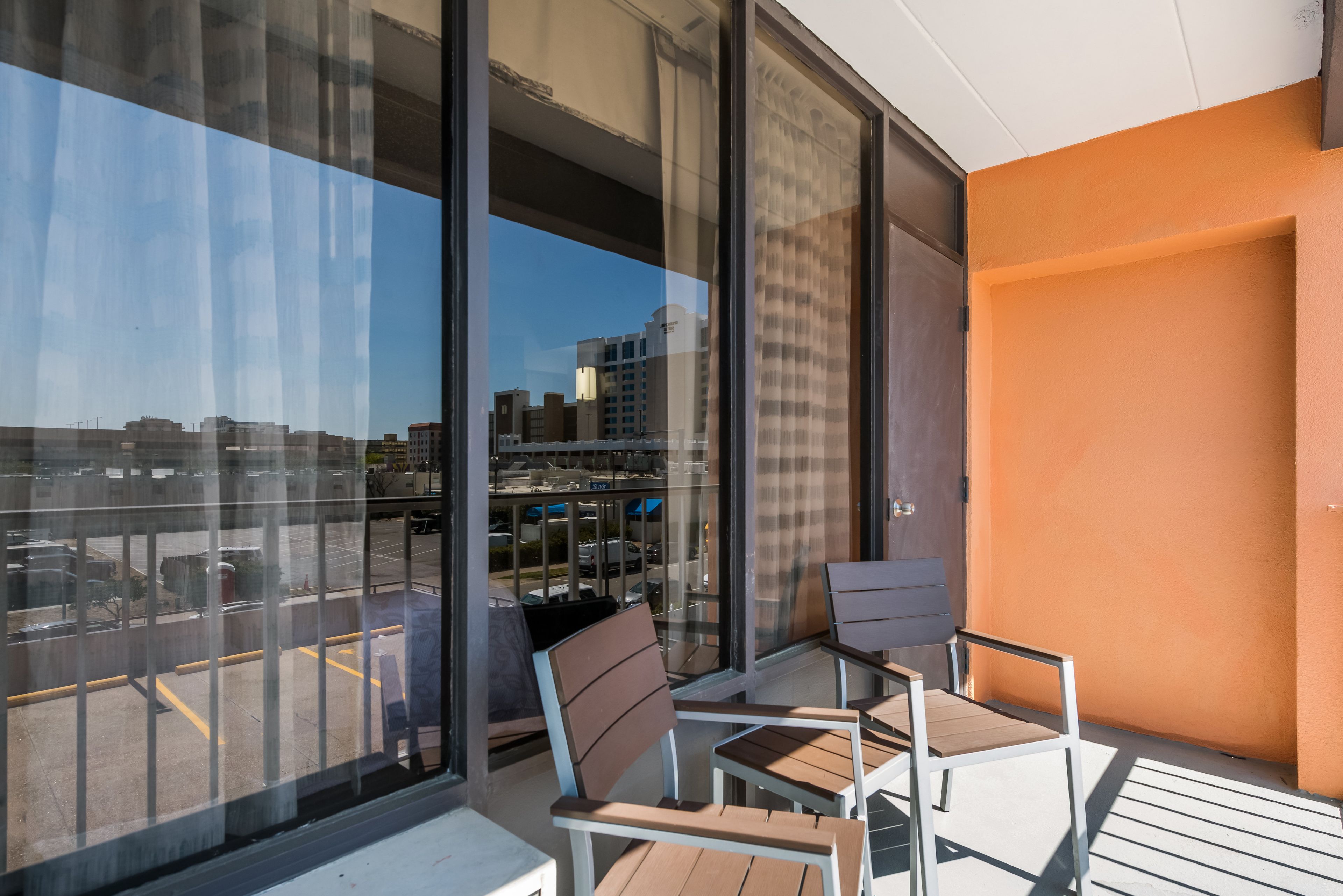 Bureau, espace de travail pour ordinateurs portables