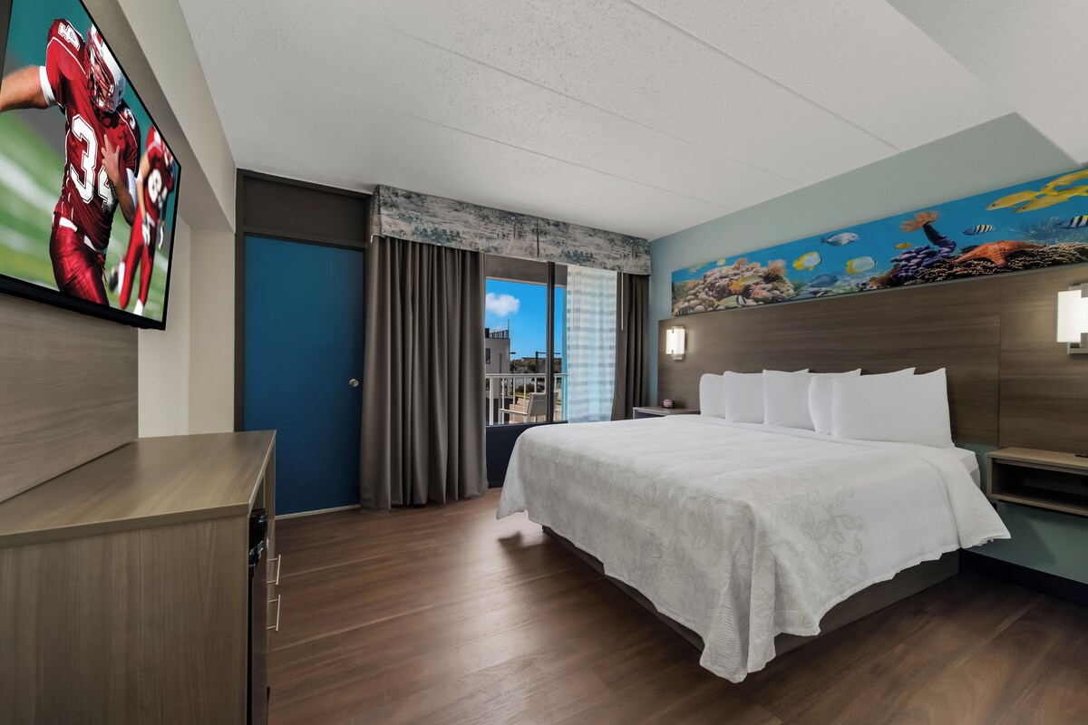 Premium Room, 1 King Bed, Partial Ocean View (Roll-In-Shower, Smoke Free) | Desk, laptop workspace, blackout drapes, iron/ironing board