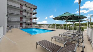 Seasonal outdoor pool, open 10:00 AM to 10:00 PM, pool umbrellas - Red Roof Inn PLUS+ & Suites Virginia Beach – Seaside (Virginia Beach)